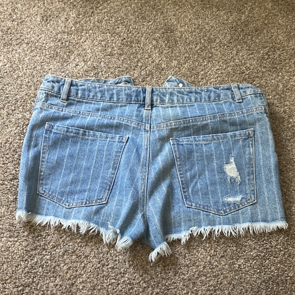 Light Blue Jean Short’s With Rip’s - Picture 3 of 3